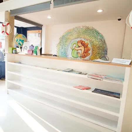 Pier 49 Hostel